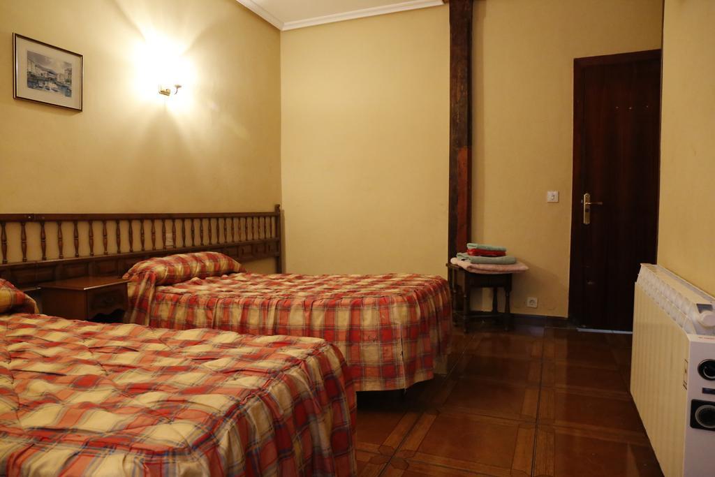 Pension Iberia Llanes Room photo