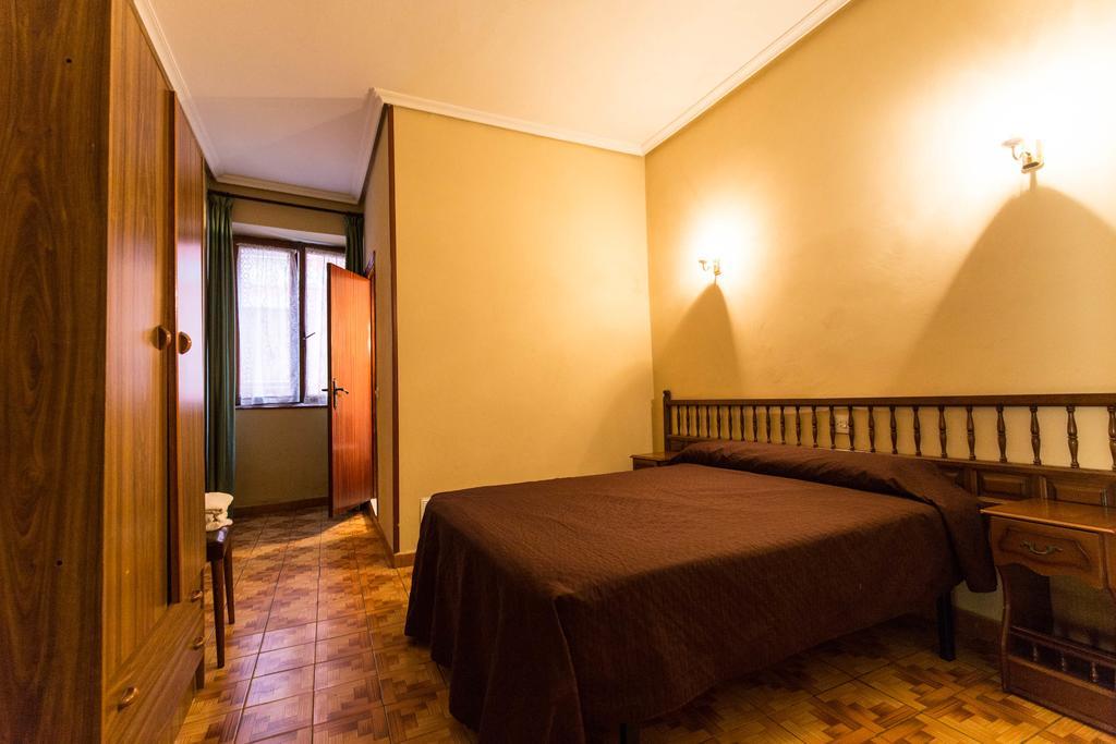 Pension Iberia Llanes Room photo