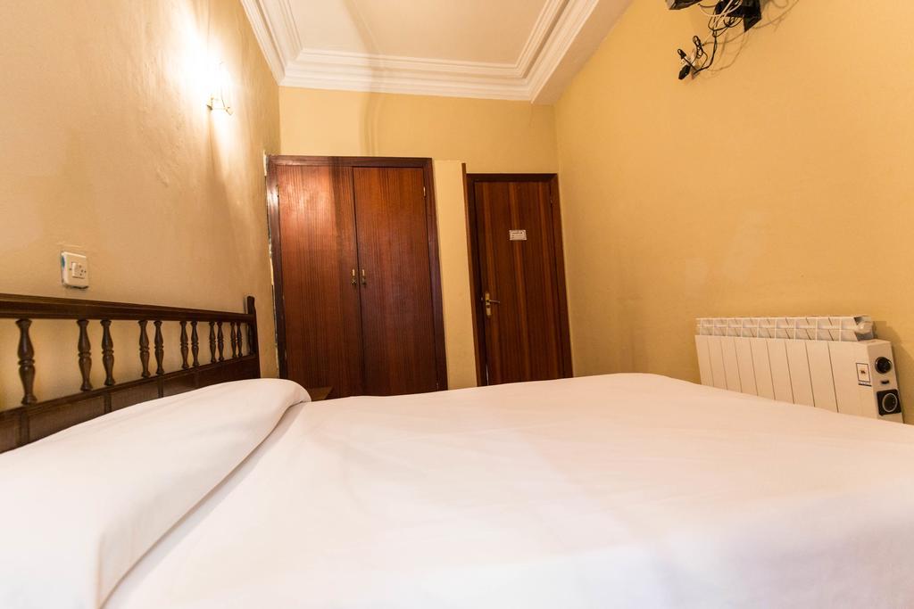 Pension Iberia Llanes Room photo